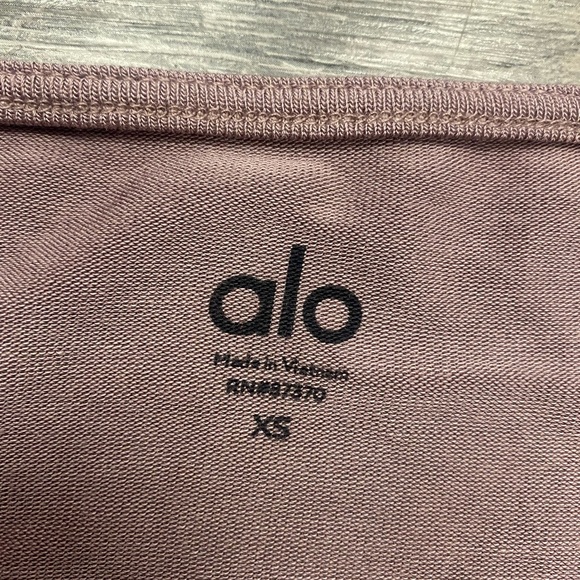 COPY - ALO Yoga crop top - Picture 5 of 7